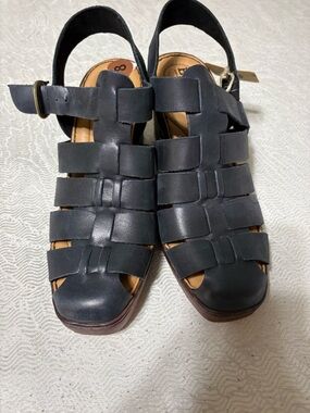 BORN HARTLY Navy Size 8 Sandals